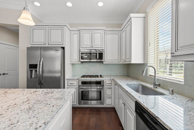 Foto del edificio - 702 N Shepherd Dr