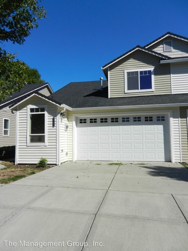 Foto principal - 2121 NE 81st Ave