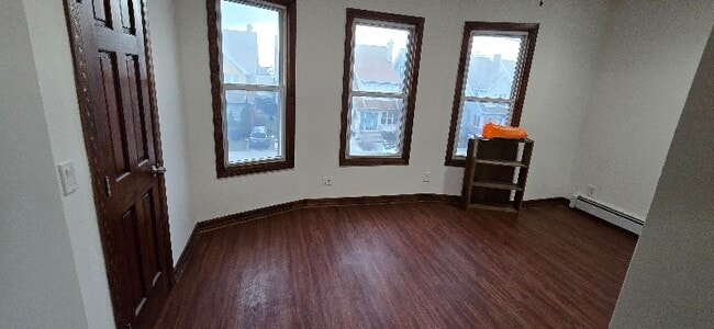 Foto del edificio - 400 E 7th St