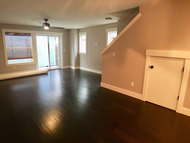 Foto del edificio - Spacious 3br/3.5ba House with Garage & AC in South Tabor Neighborhood