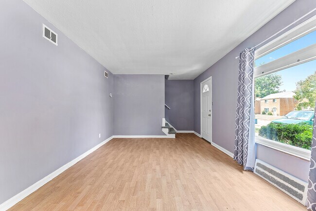 Foto del edificio - 21130 Morris Ave