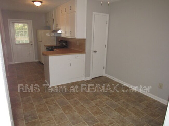 Building Photo - 3196 Sarah Lou Dr
