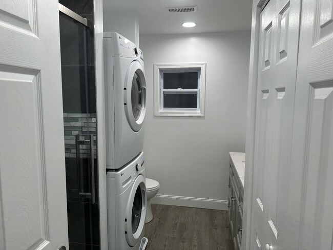 Stackable washer & dryer, large vanity and ample storage - 6045 Library Rd