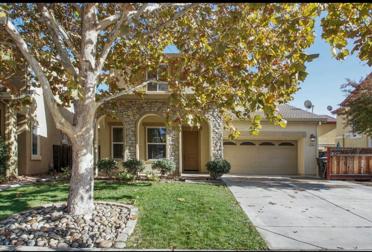Primary Photo - 4353 Middlefield Dr