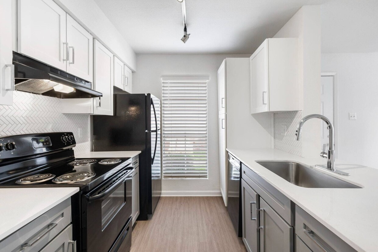 Mia LXMI Westchase East Photo