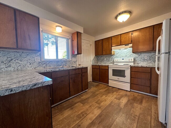 Foto del edificio - 2bed, 1bath, 800 Sq.ft. apartment - Nampa - Near NNU
