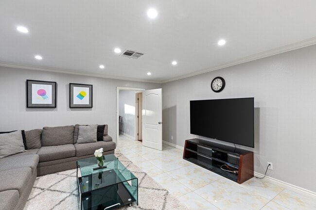 Building Photo - 375 Tierra St