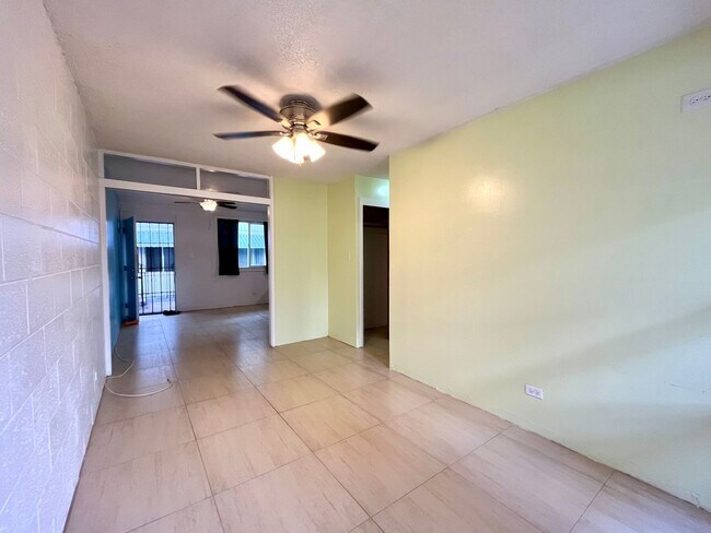 Foto del edificio - Waikiki: 1 Bed, 1 Bath Apartment, Utilities Included