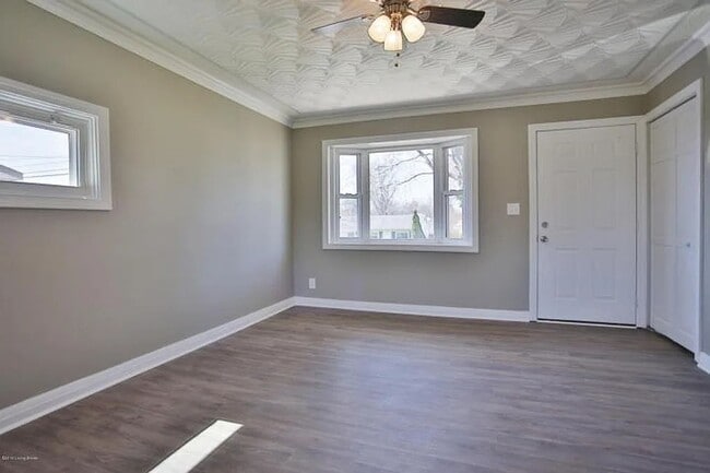 Building Photo - Welcome to 152 Springwood!