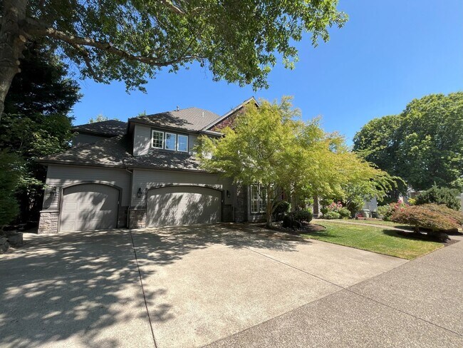 Building Photo - Stunning 4-Bedroom Estate with Grand Inter...