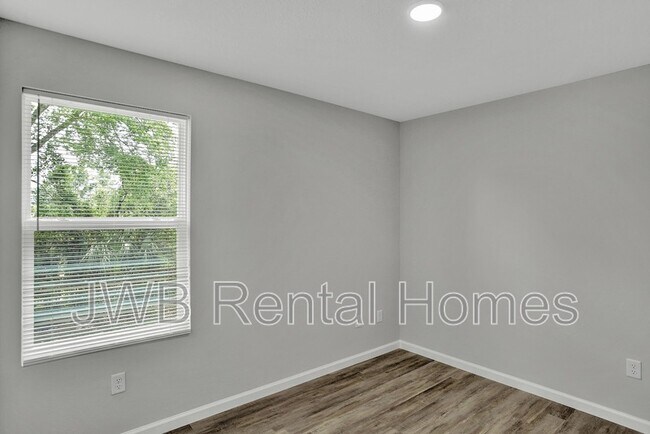 Building Photo - 2132 Clemente Dr