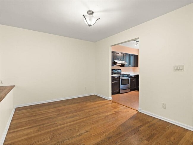 Building Photo - 206 6th St NE