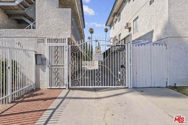 Foto del edificio - 14333 Haynes St