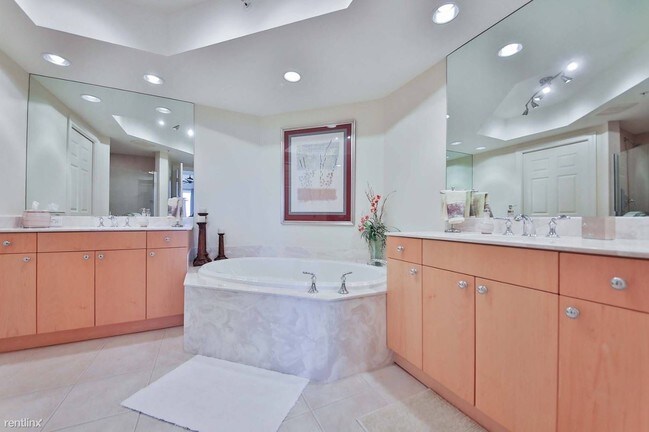 Building Photo - 2 br, 2 bath Condo - 3663 San Remo Dr Apt 1A