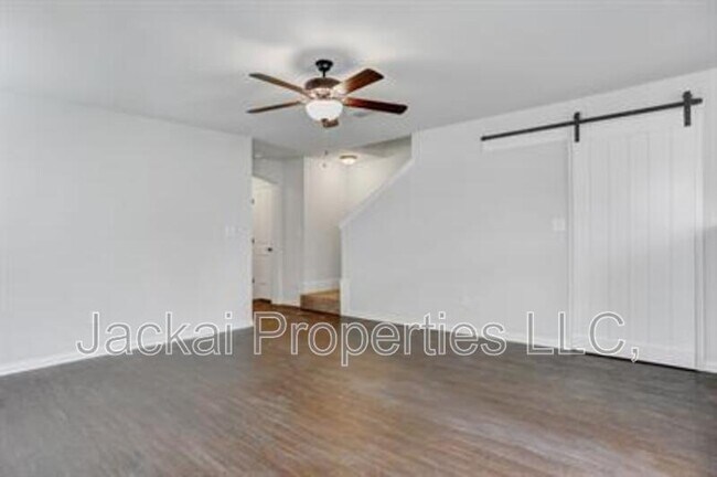 Foto del edificio - 243 W Forest Ave