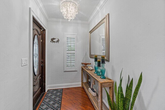 Building Photo - 108 NE 17th St