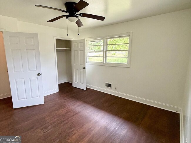Foto del edificio - 1322 S Hicks Cir NW