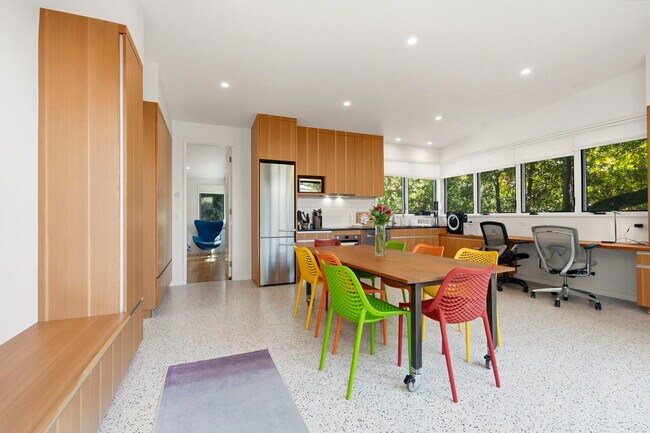 Foto del edificio - 2662 Hilgard Ave