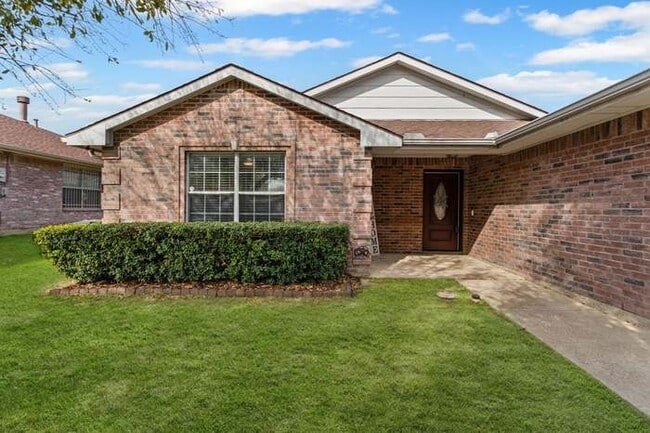 Building Photo - 3011 Castillo Dr