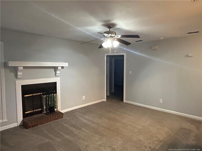 Foto del edificio - 7041 Candlewood Dr