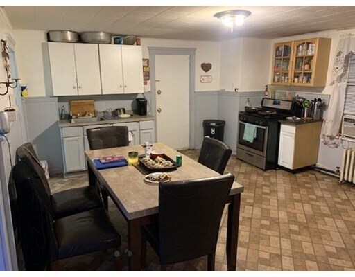 Building Photo - 195 Chelsea St