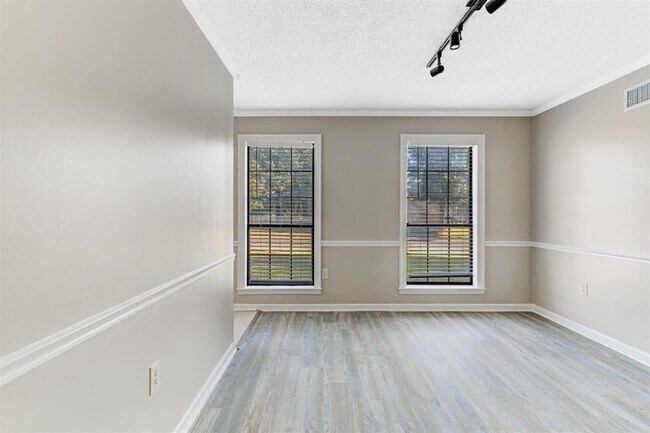 Building Photo - 7801 Autumn Creek Dr