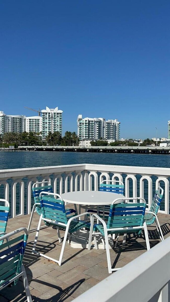Foto del edificio - 1455 N Treasure Dr