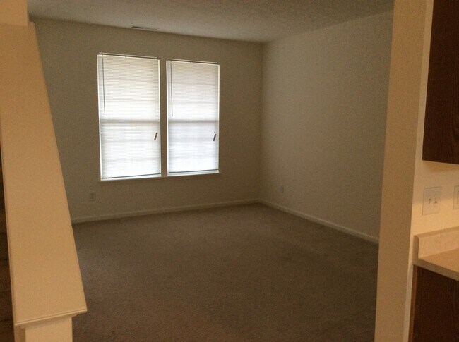 Building Photo - Noblesville - 3 BR + loft