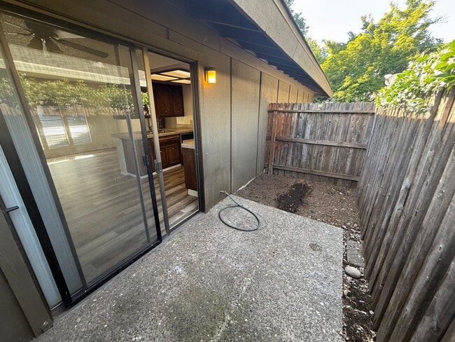 Foto del edificio - 940 W East Ave