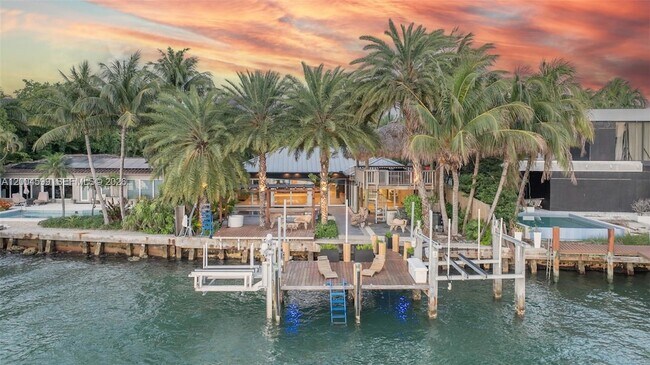 Foto del edificio - 2440 N Shore Terrace