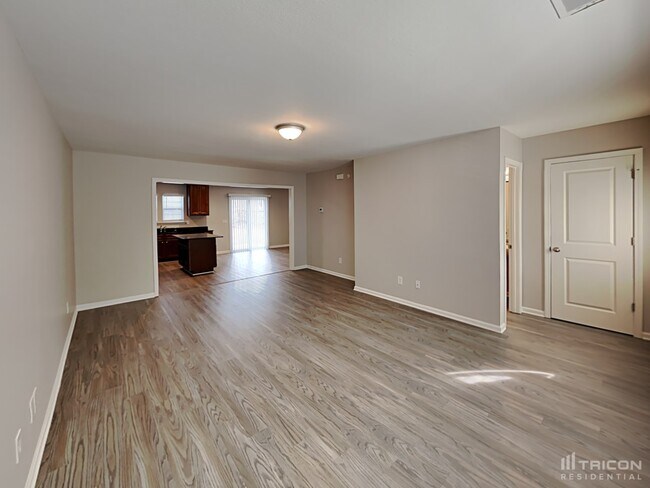 Building Photo - 453 Denman Loop