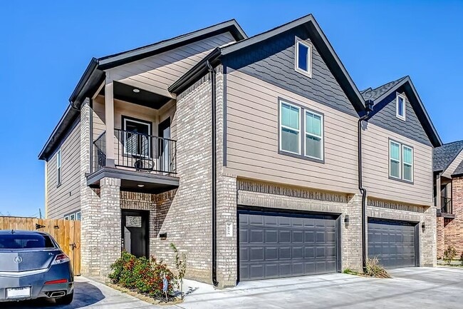 Building Photo - 4677 Bellfort Ave