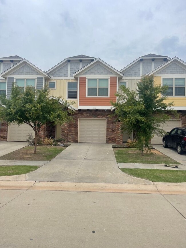 Building Photo - 732 SW 14th St