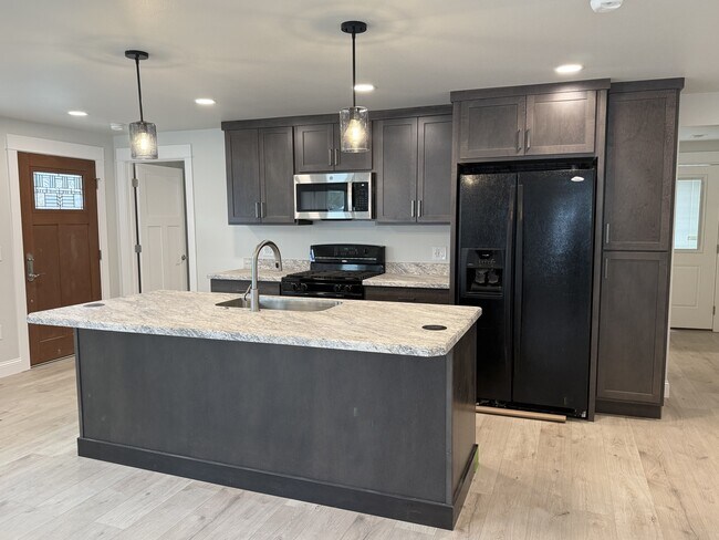 Foto del edificio - 2410 Rosewyn Ln