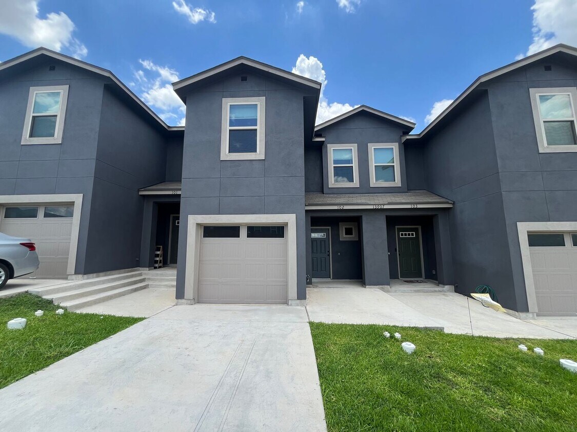 Foto principal - 13907 Annas Way #102, San Antonio, TX. 78233