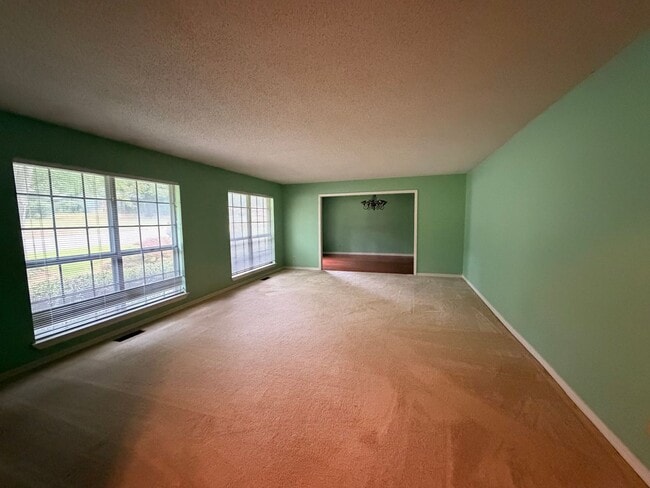 Building Photo - Discover a comfortable 3-bedroom, 2-bath home located on the west side of Russellville, AR.