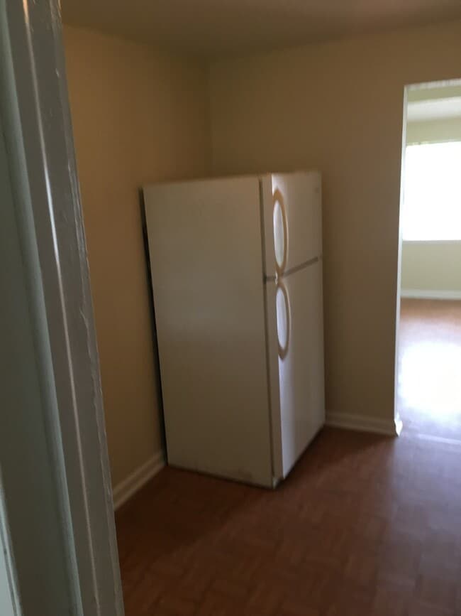 Building Photo - 2 bedroom Duplex