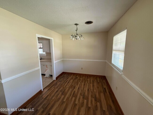 Foto del edificio - 405 McGuire Cir