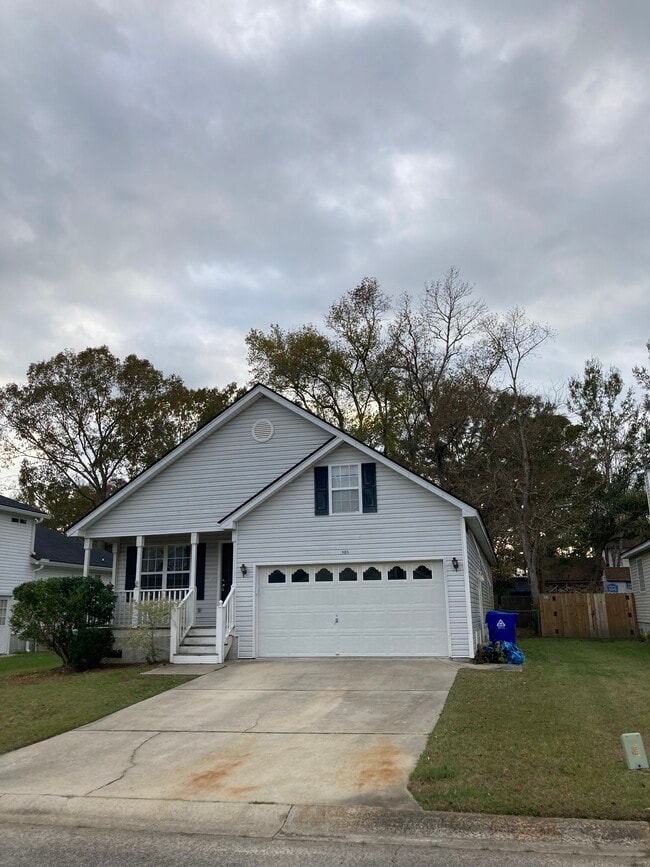 Building Photo - 905 Corlis Dr