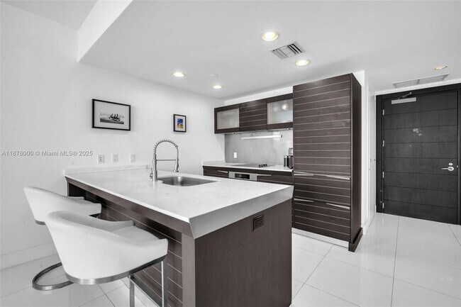 Building Photo - 200 Biscayne Blvd Way