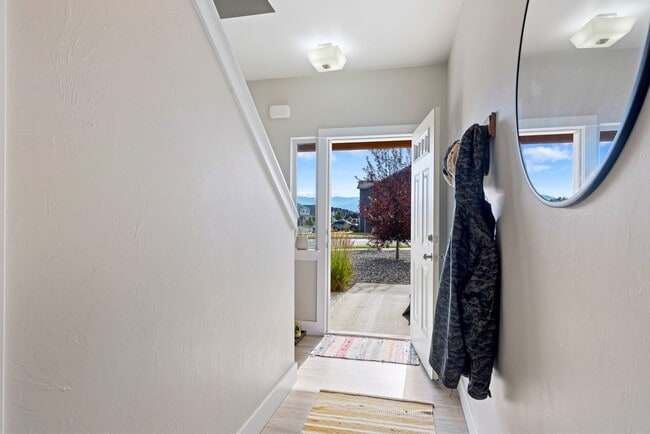 Building Photo - 201 13th St