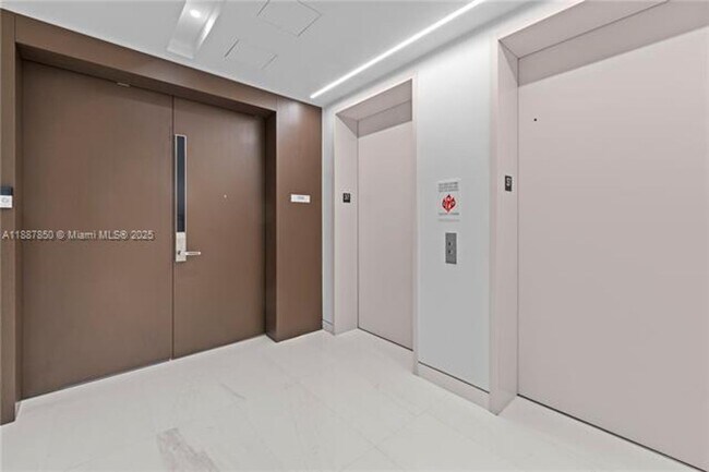 Foto del edificio - 300 Biscayne Blvd Way