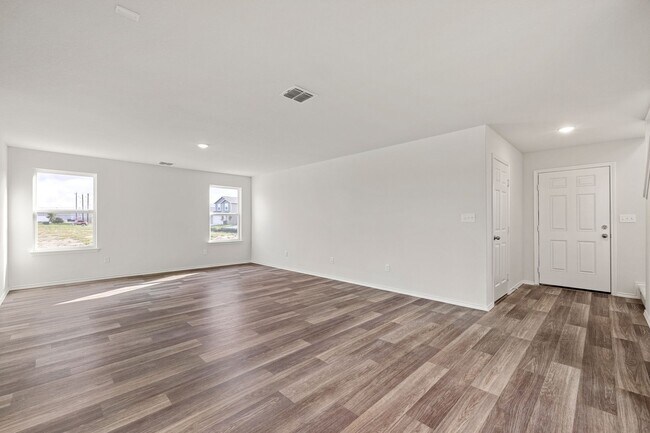 Building Photo - Shows Like New, In Estrella!!!