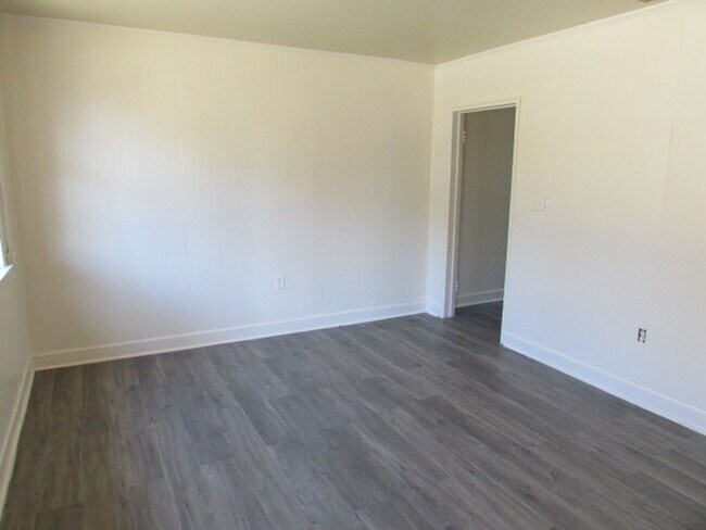 Building Photo - 19 Dixie Dr