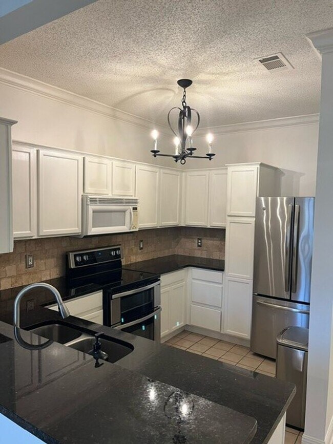 Foto del edificio - 4464 Highland Rd