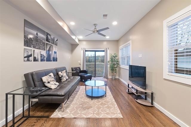 Building Photo - 48 W 18th St