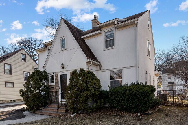 Foto del edificio - 1109 3rd St NW