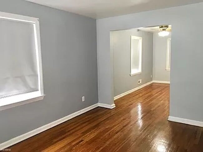 Building Photo - 2 Bedroom Townhome with Vintage Charm in B...