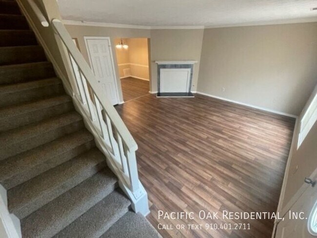 Foto del edificio - BELOW MARKET RENT!