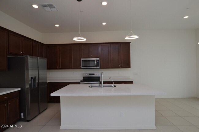 Foto del edificio - 261 E Raleigh Dr